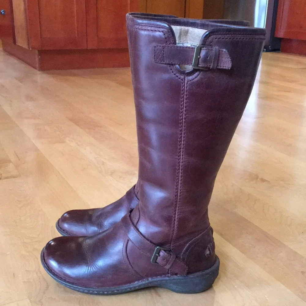 UGG Tupelo Leather Boots With Sheepskin Lining